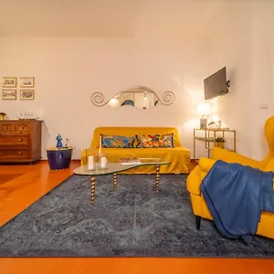 Loving Santo Spirito Apartment